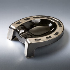 Porcelain ashtray horseshoe STALLION - Platinum plated